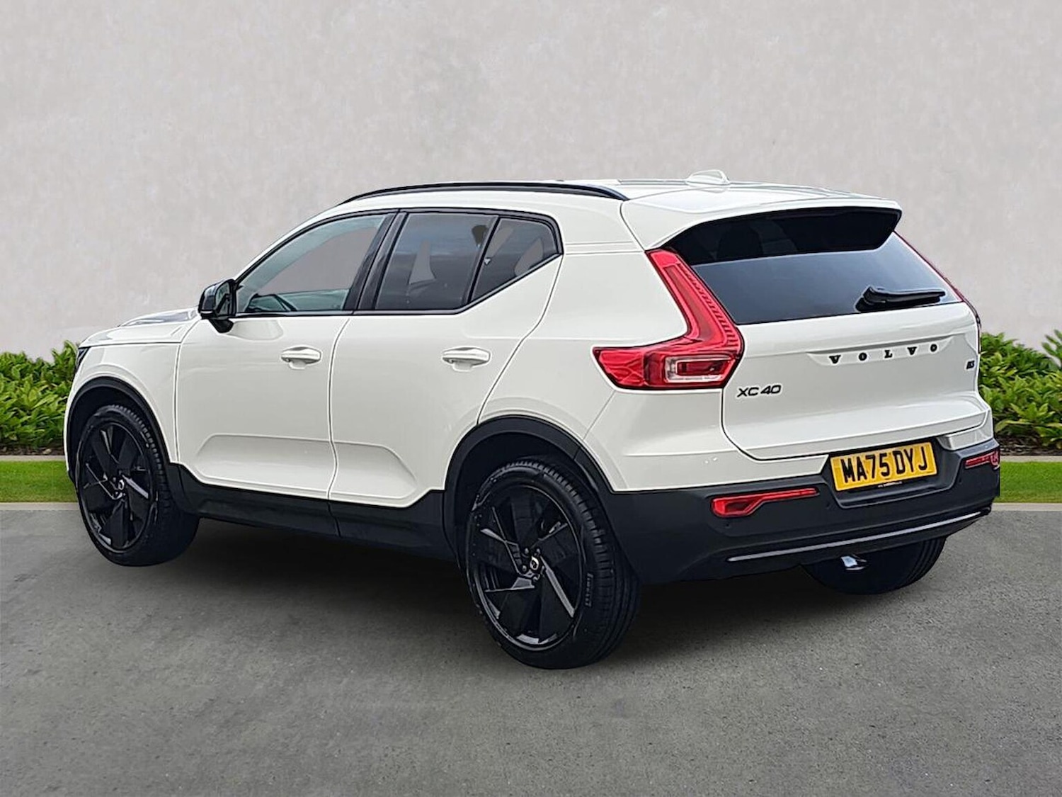 Used Volvo XC40 2025 for sale - 77489666: Photo 2