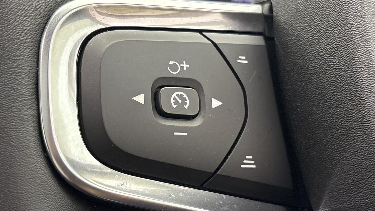 Used Volvo XC40 2025 for sale - 77033455: Photo 41