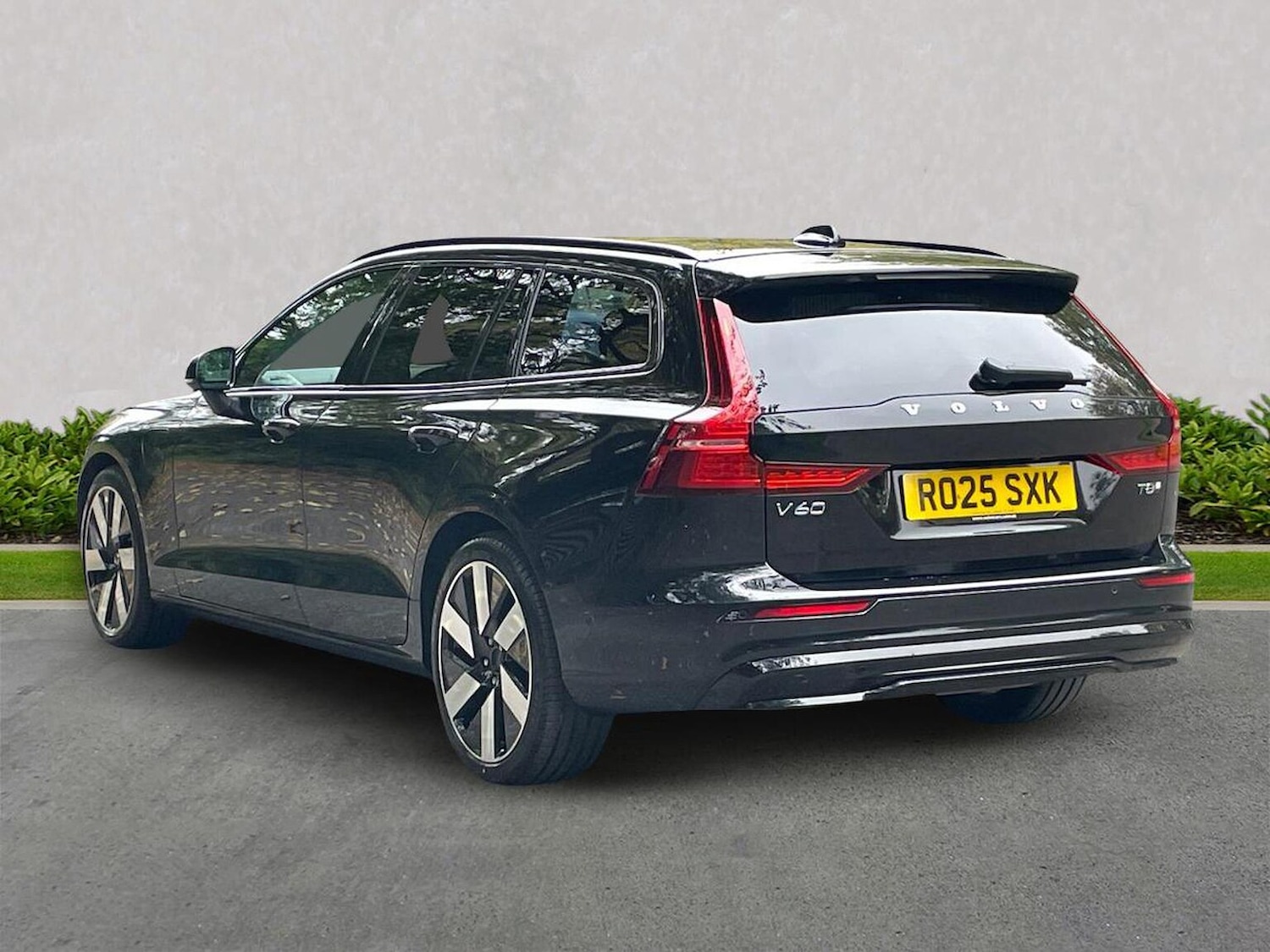 Used Volvo V60 2025 for sale - 76268325: Photo 2