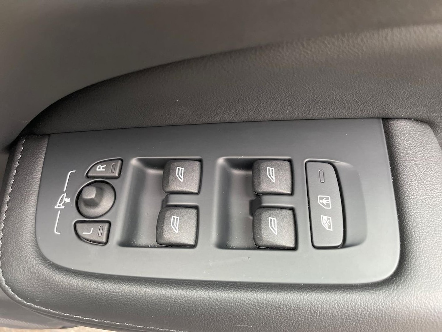 Used Volvo V60 2025 for sale - 76268325: Photo 21