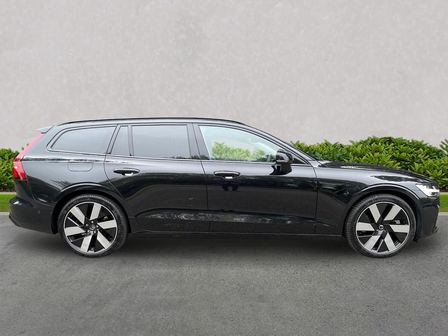 Used Volvo V60 2025 for sale - 76268325: Photo 3