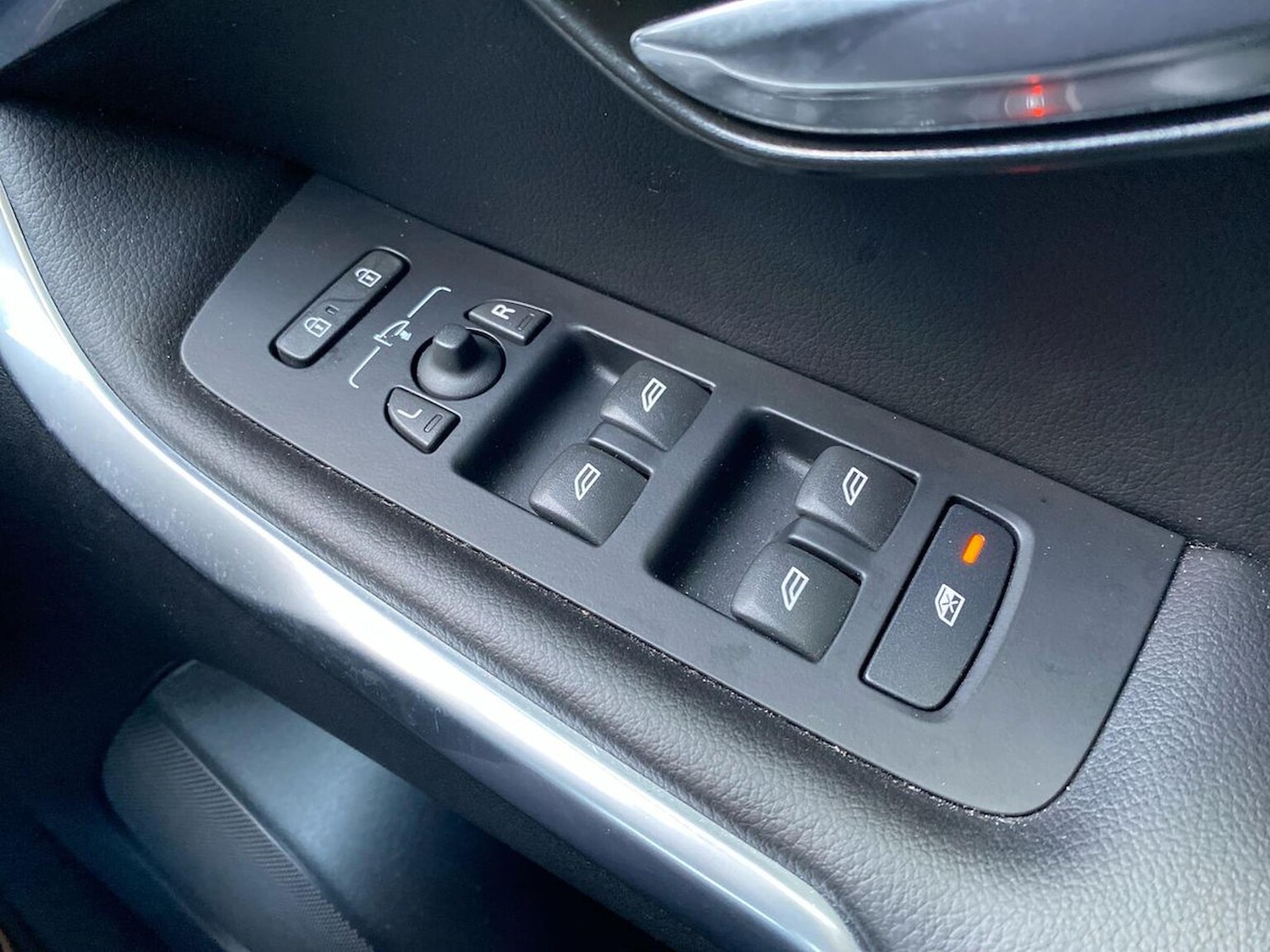 Used Volvo V40 2018 for sale - 77056995: Photo 23