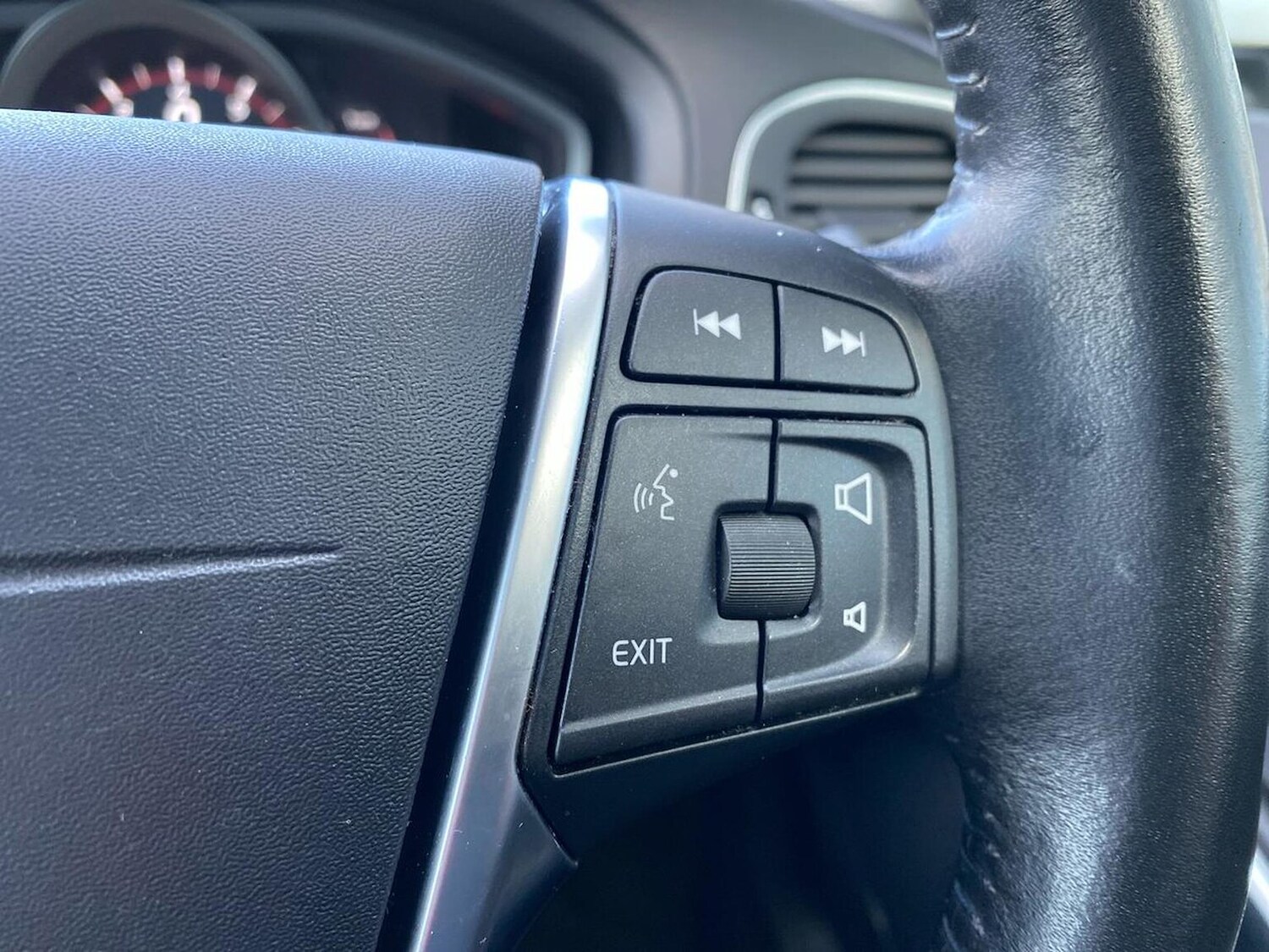 Used Volvo V40 2018 for sale - 77056995: Photo 29