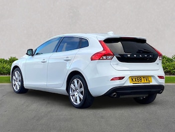 Used Volvo V40 2018 for sale - 77056995: Photo