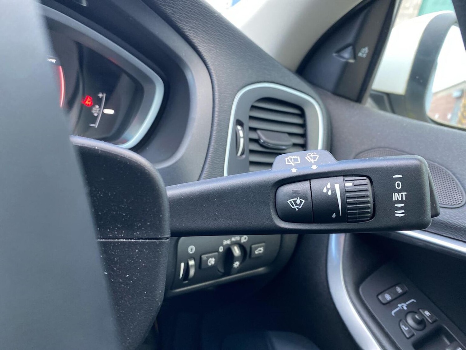 Used Volvo V40 2018 for sale - 77056995: Photo 31