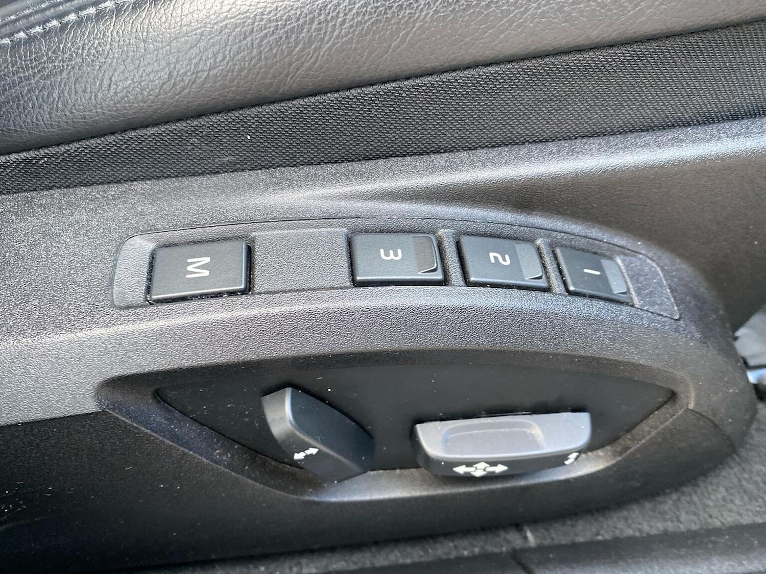 Used Volvo V40 2018 for sale - 77056995: Photo 32