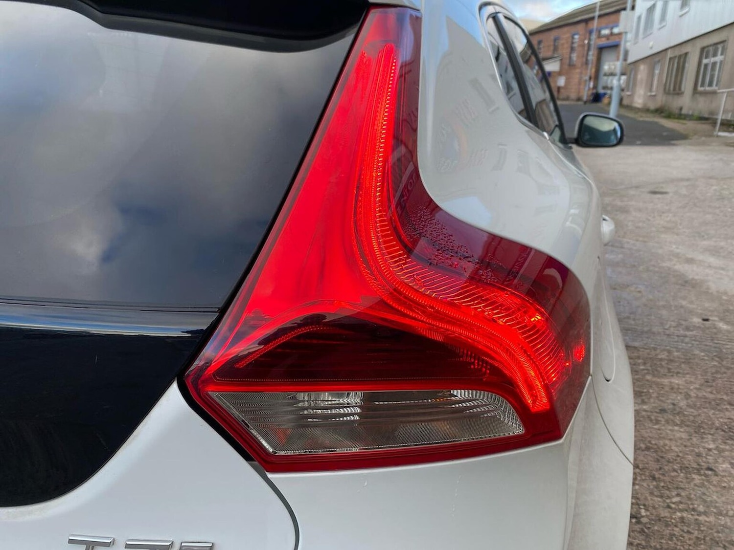 Used Volvo V40 2018 for sale - 77056995: Photo 38