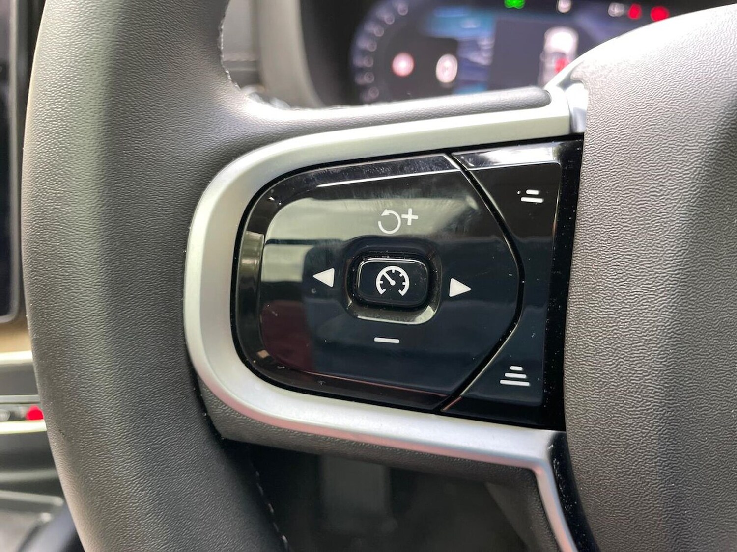 Used Volvo XC60 2025 for sale - 76187190: Photo 26