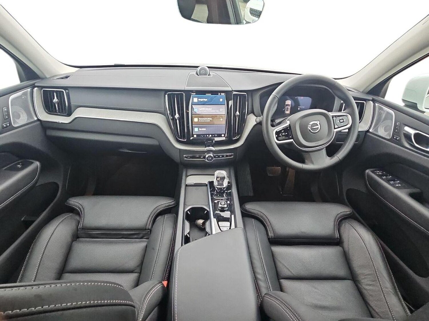 Used Volvo XC60 2025 for sale - 77845296: Photo 8