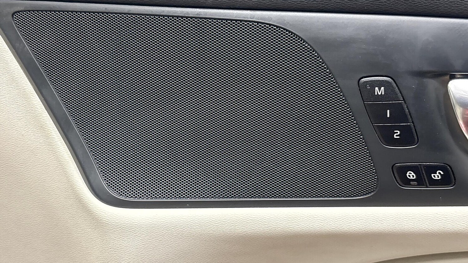 Used Volvo V60 2025 for sale - 78026149: Photo 24