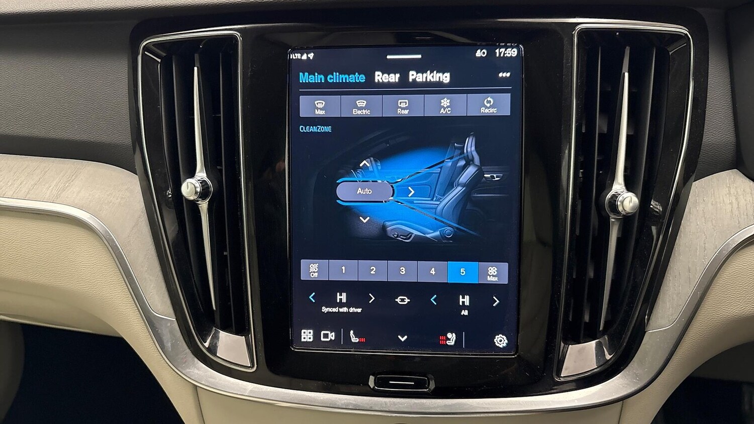 Used Volvo V60 2025 for sale - 78026149: Photo 26