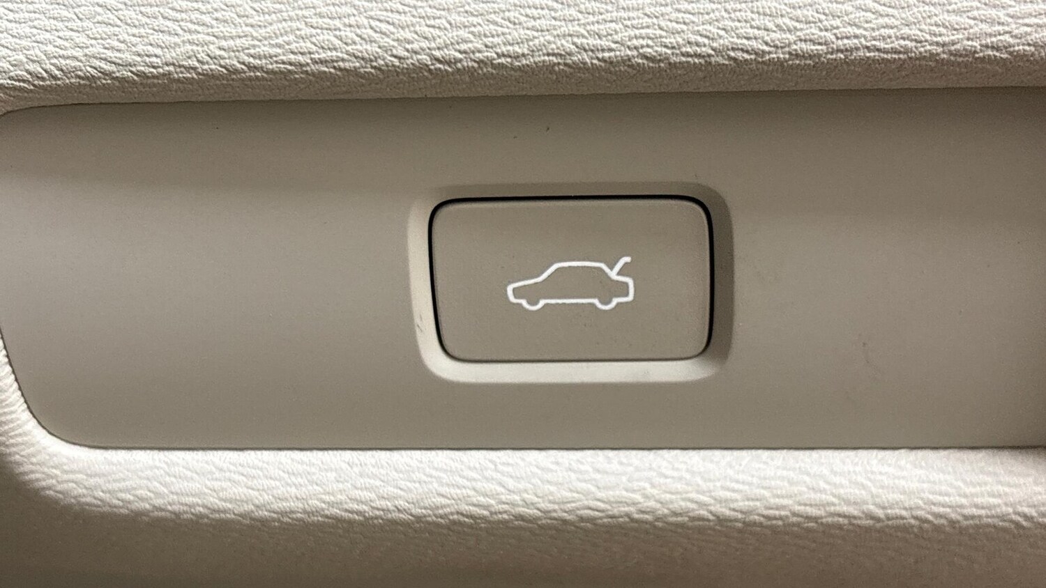 Used Volvo V60 2025 for sale - 78026149: Photo 27