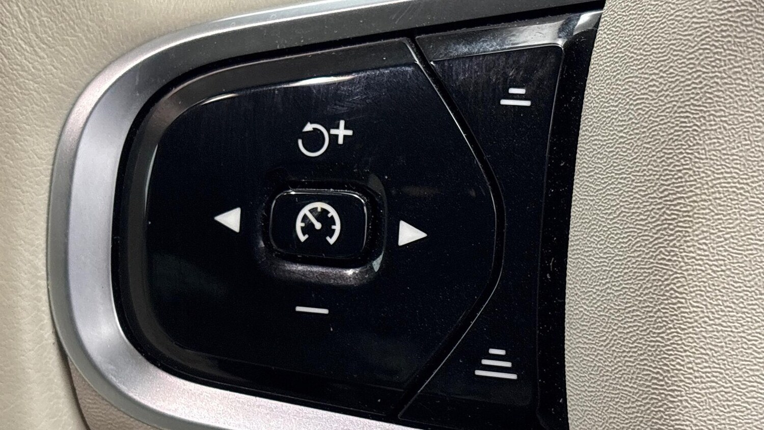 Used Volvo V60 2025 for sale - 78026149: Photo 29