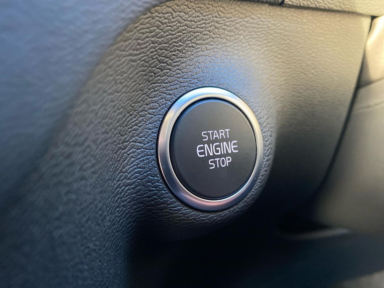 Used Volvo XC40 2025 for sale - 76757418: Photo 22