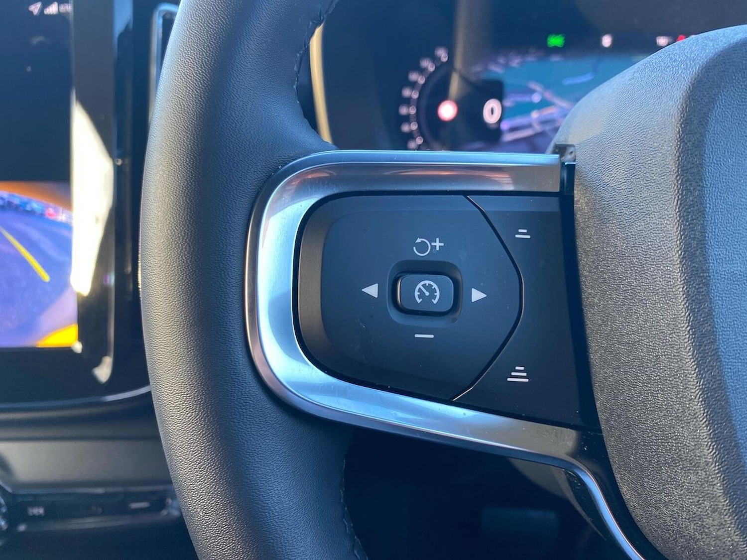 Used Volvo XC40 2025 for sale - 76757418: Photo 26