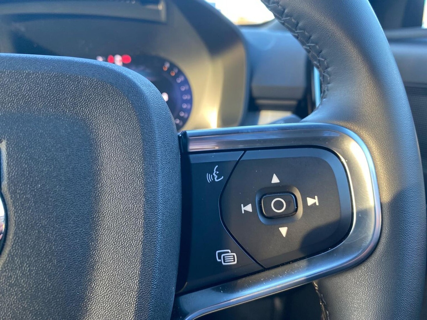 Used Volvo XC40 2025 for sale - 76757418: Photo 27