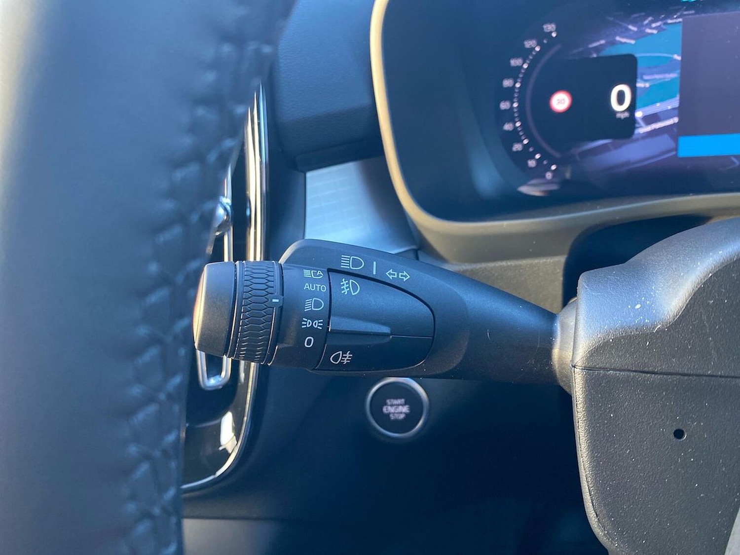 Used Volvo XC40 2025 for sale - 76757418: Photo 28