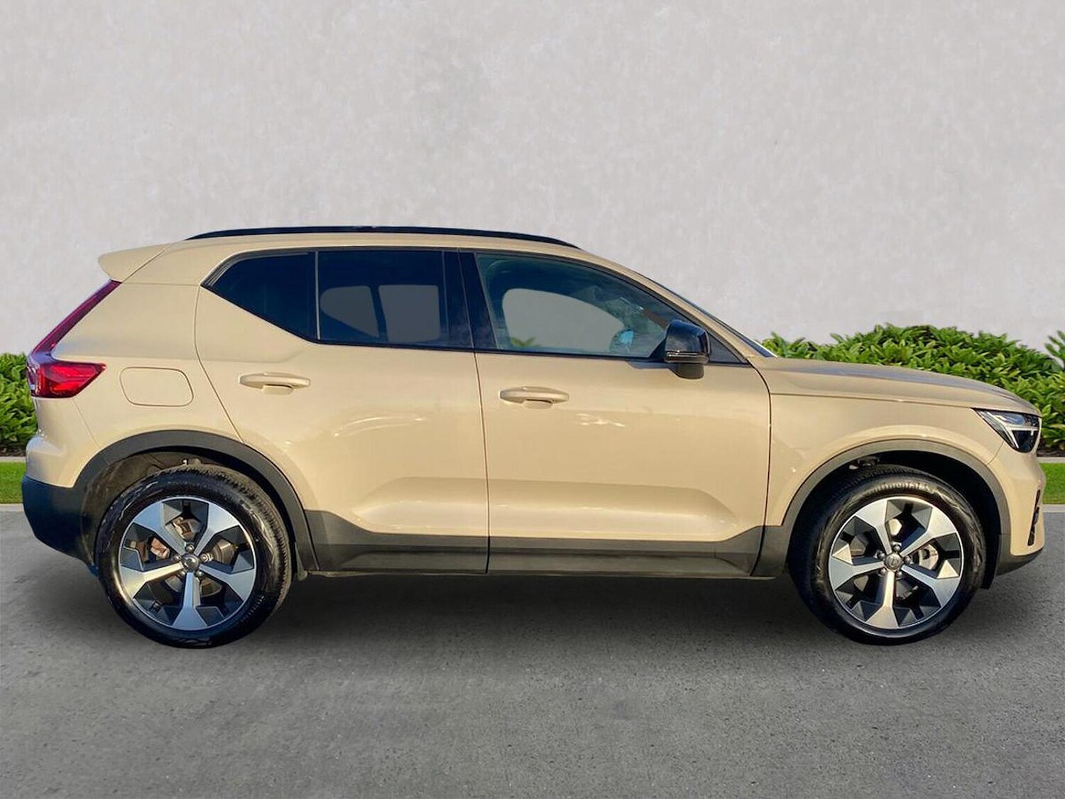 Used Volvo XC40 2025 for sale - 76757418: Photo 3