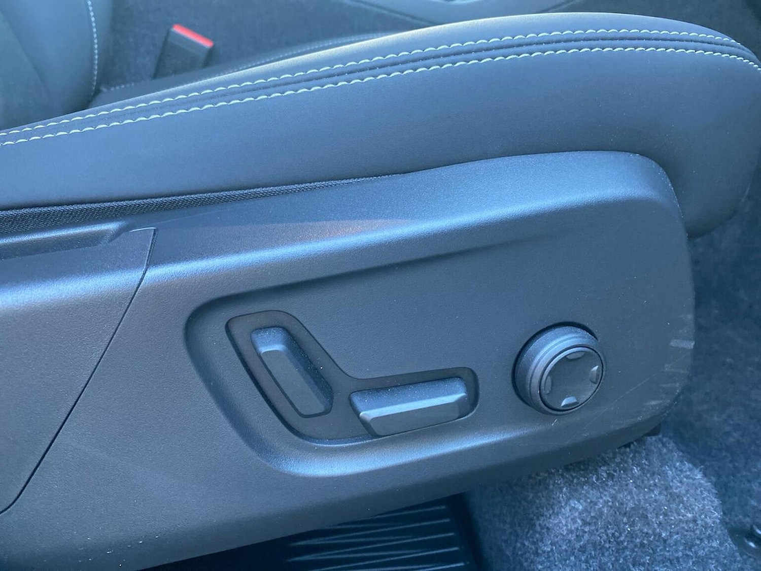 Used Volvo XC40 2025 for sale - 76757418: Photo 30