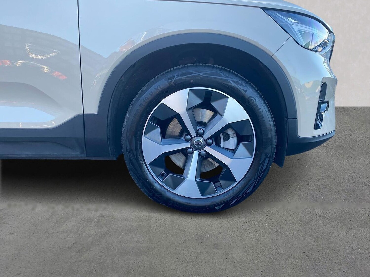 Used Volvo XC40 2025 for sale - 76757418: Photo 6