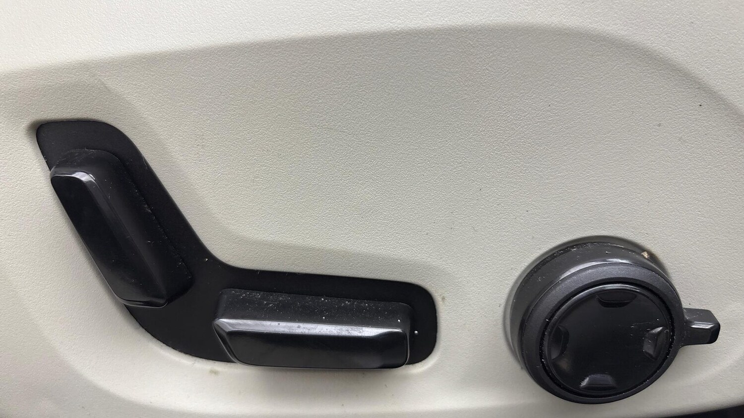 Used Volvo V60 2025 for sale - 77489635: Photo 14