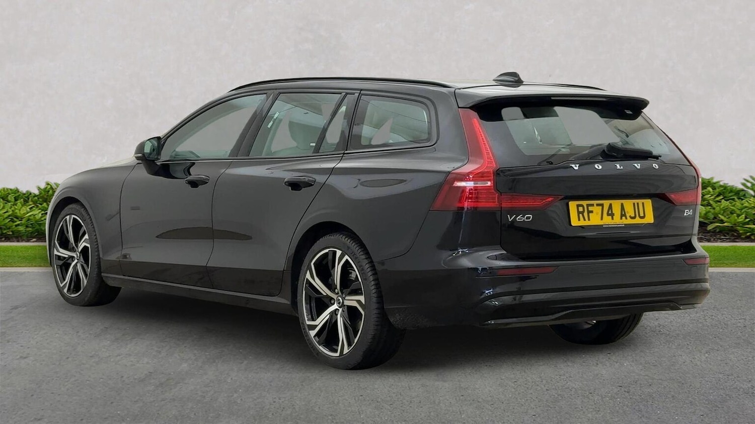 Used Volvo V60 2025 for sale - 77489635: Photo 2