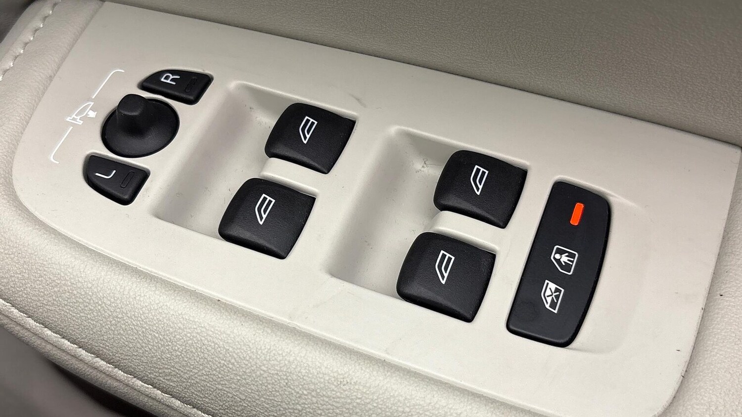 Used Volvo V60 2025 for sale - 77489635: Photo 27