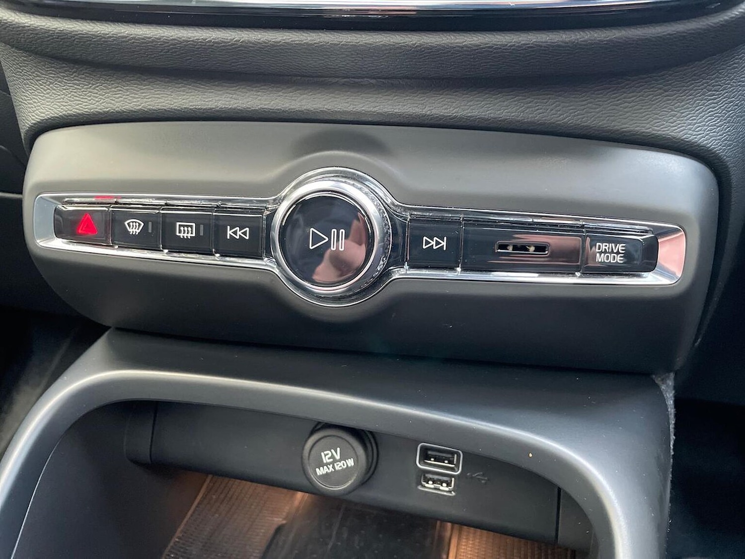 Used Volvo XC40 2021 for sale - 76396950: Photo 12