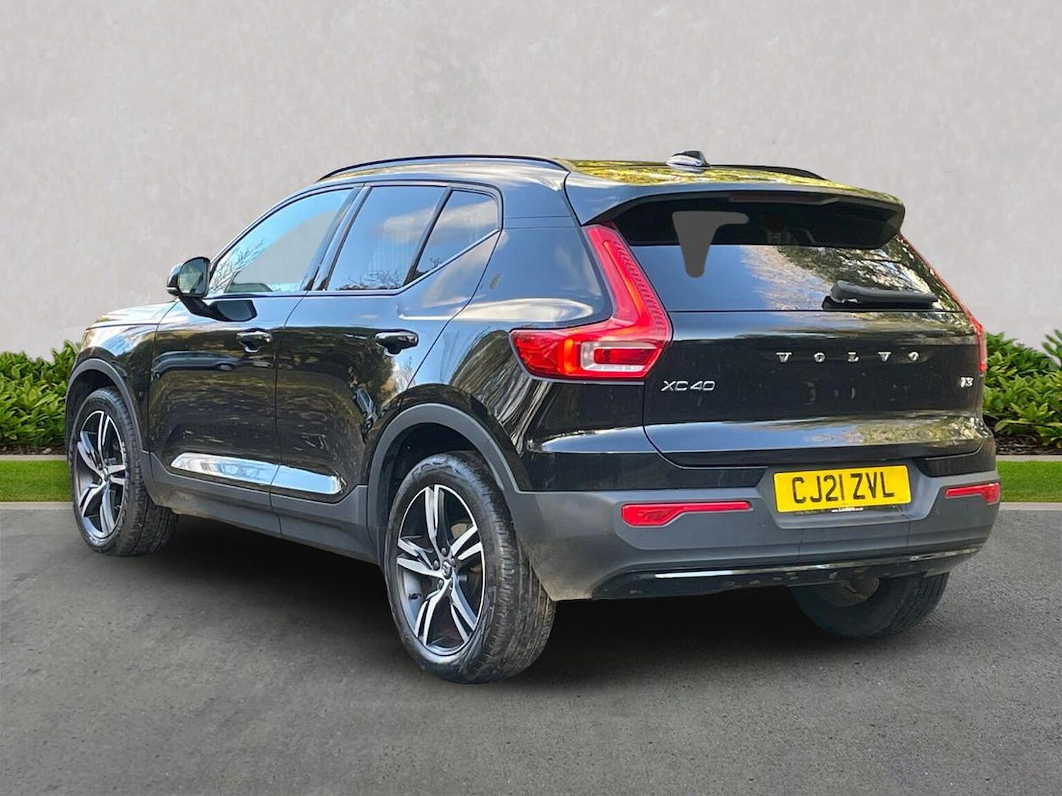 Used Volvo XC40 2021 for sale - 76396950: Photo 2