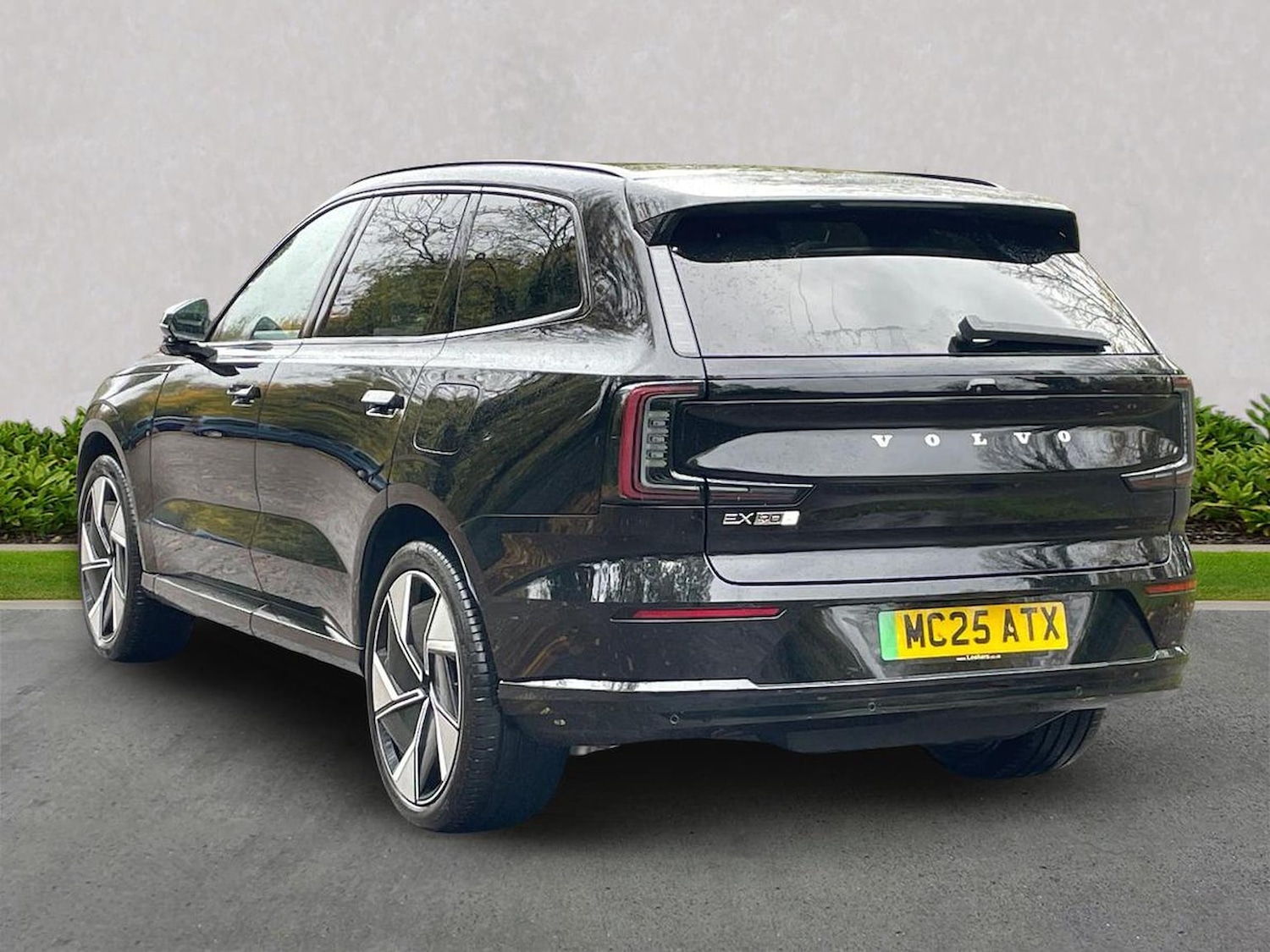 Used Volvo EX90 2025 for sale - 76490771: Photo 2