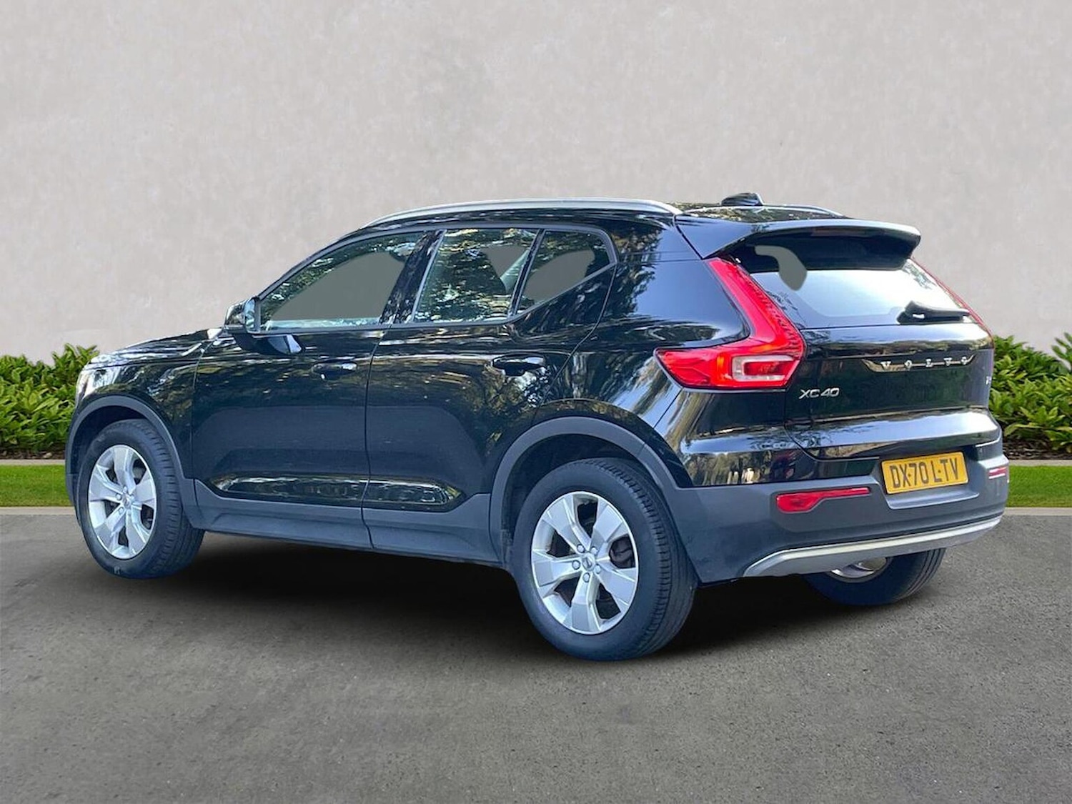 Used Volvo XC40 2020 for sale - 76077775: Photo 2