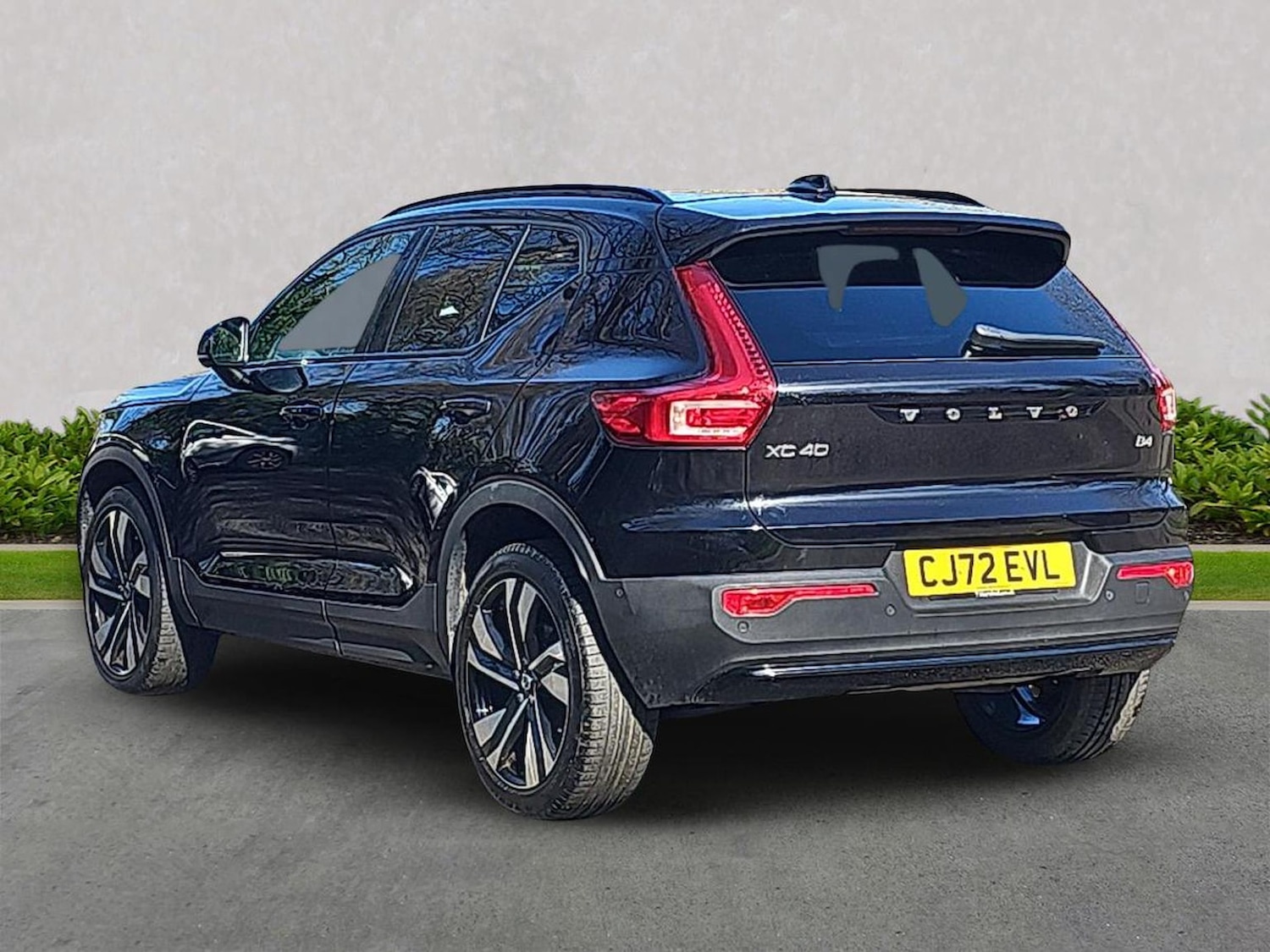 Used Volvo XC40 2023 for sale - 78191320: Photo 2
