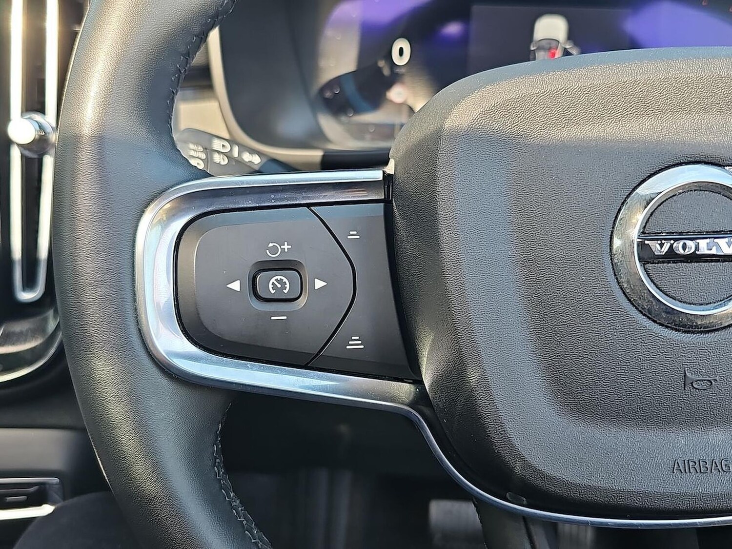 Used Volvo XC40 2023 for sale - 78191320: Photo 28