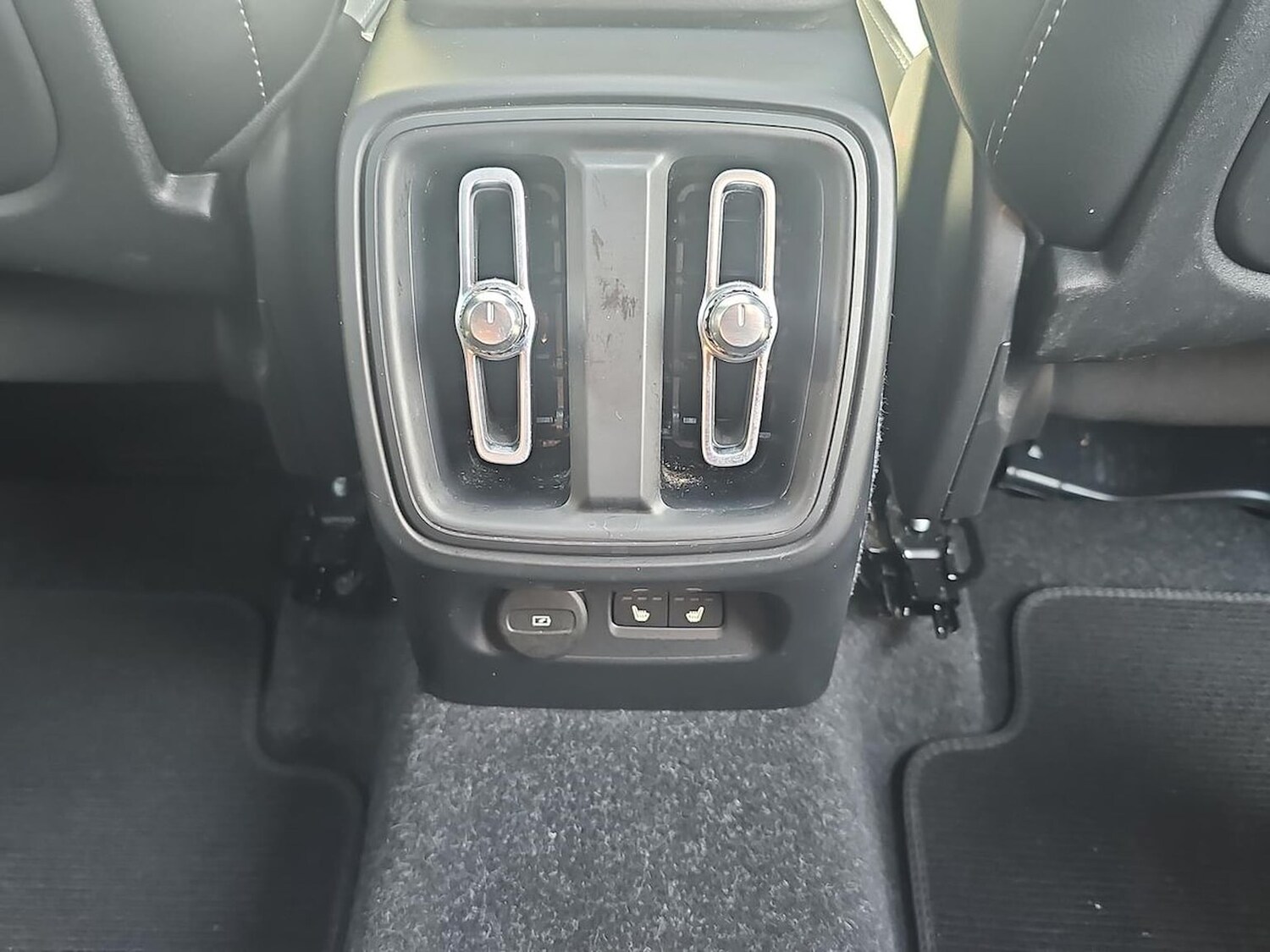 Used Volvo XC40 2023 for sale - 78191320: Photo 40