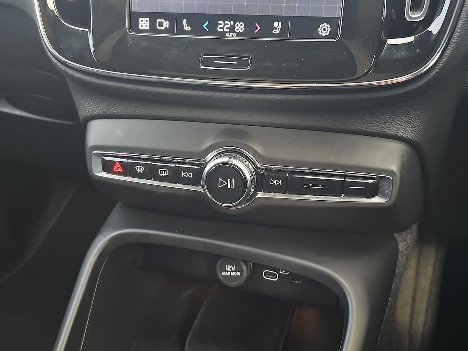 Used Volvo XC40 2025 for sale - 77687995: Photo 12