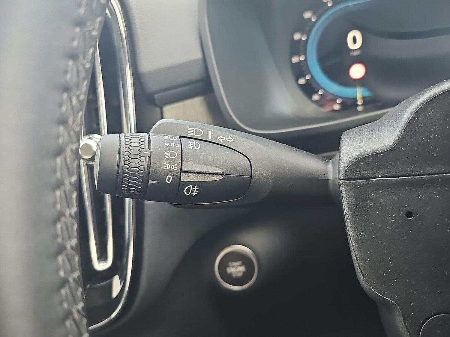 Used Volvo XC40 2025 for sale - 77687995: Photo 27