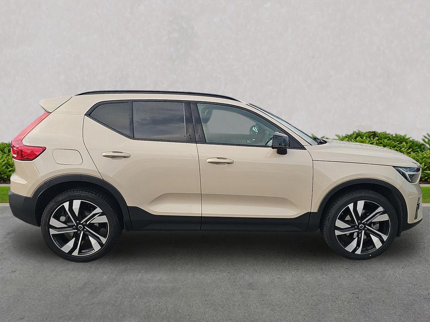 Used Volvo XC40 2025 for sale - 77687995: Photo 3