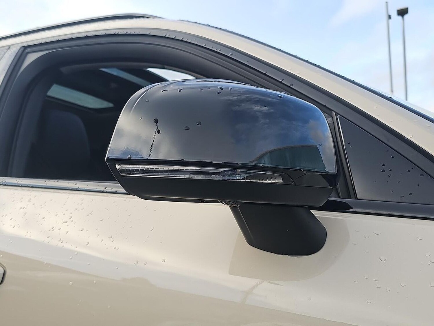 Used Volvo XC40 2025 for sale - 77687995: Photo 37