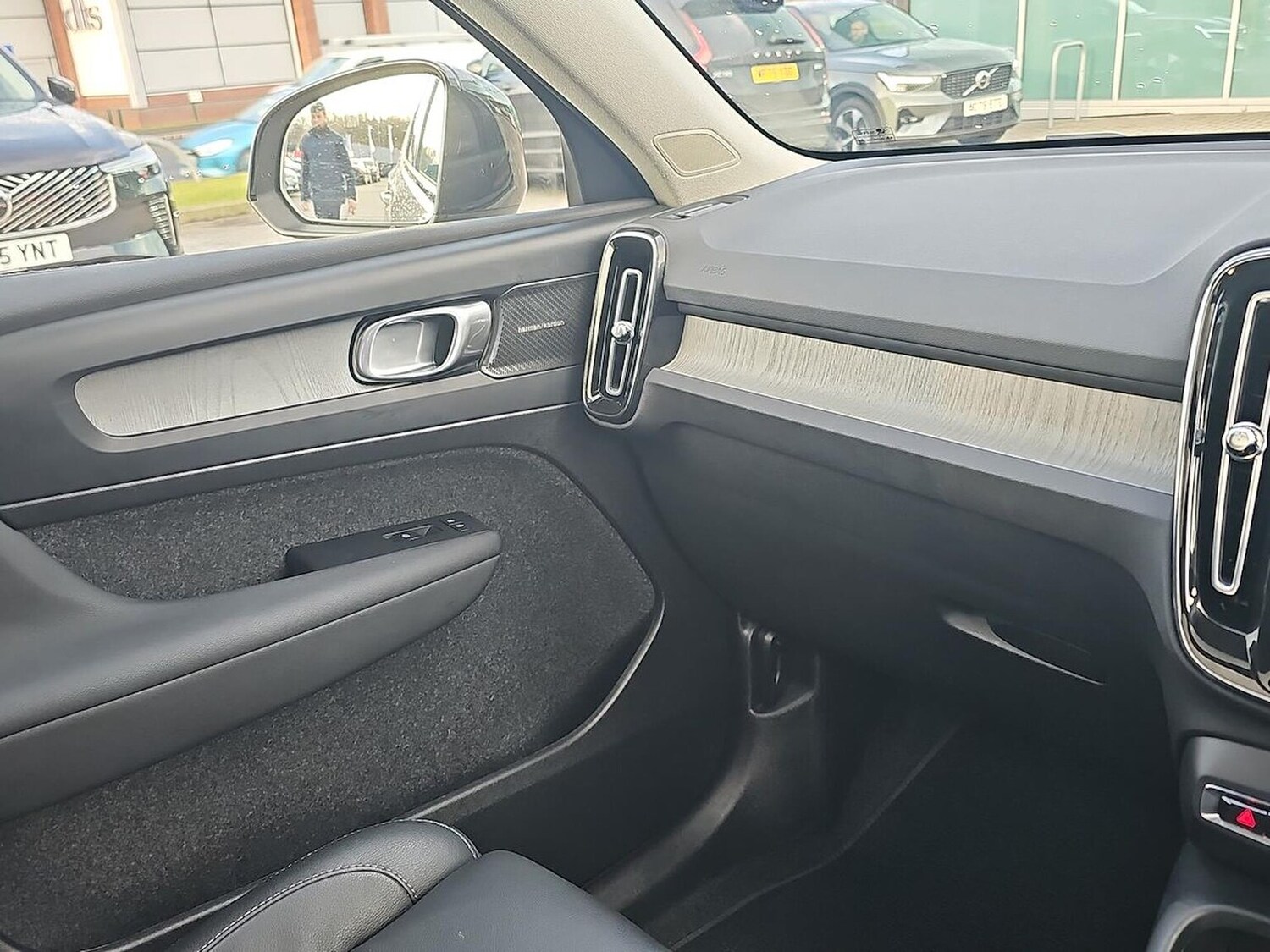 Used Volvo XC40 2025 for sale - 77687995: Photo 48