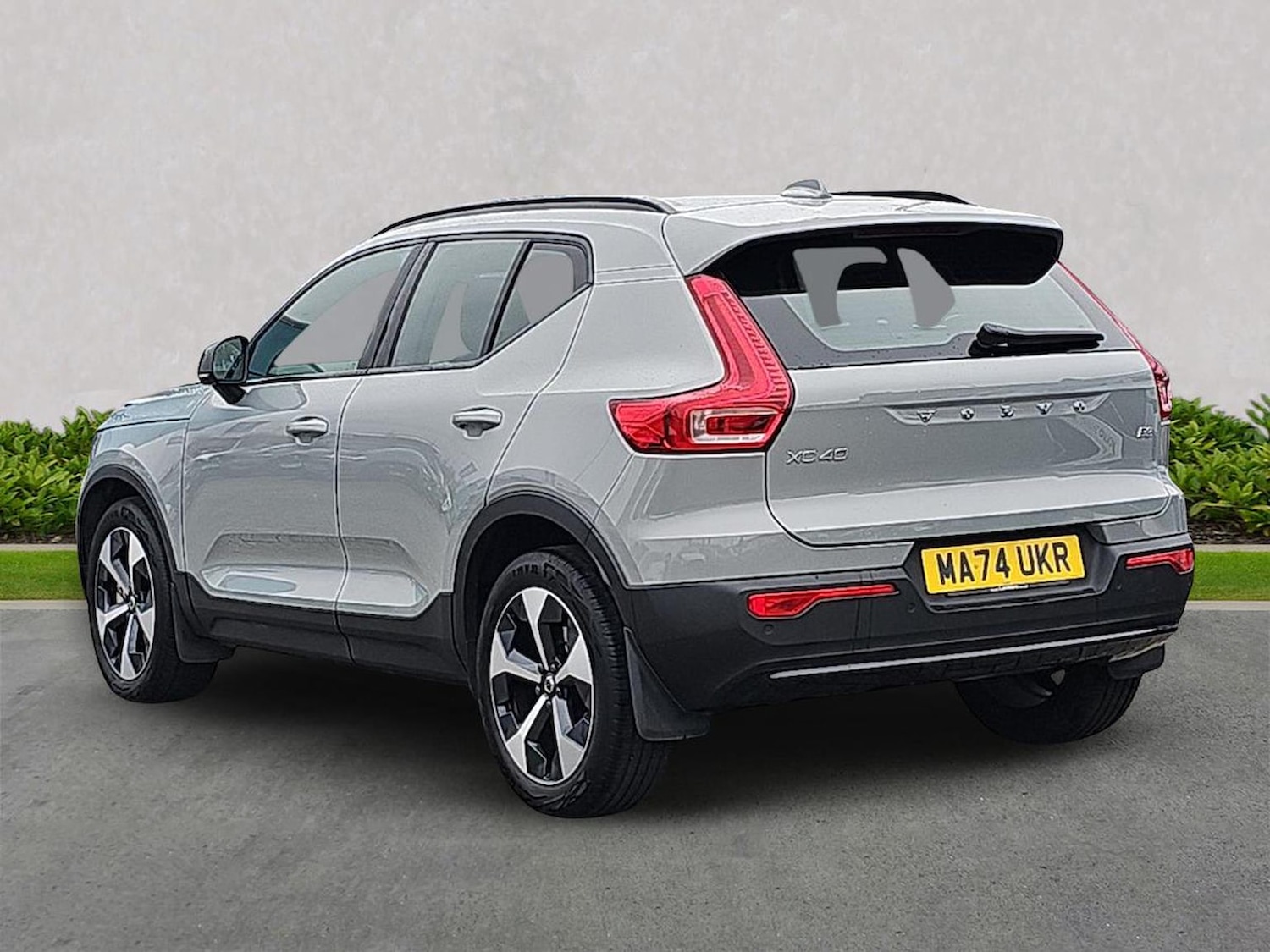 Used Volvo XC40 2024 for sale - 78191317: Photo 2