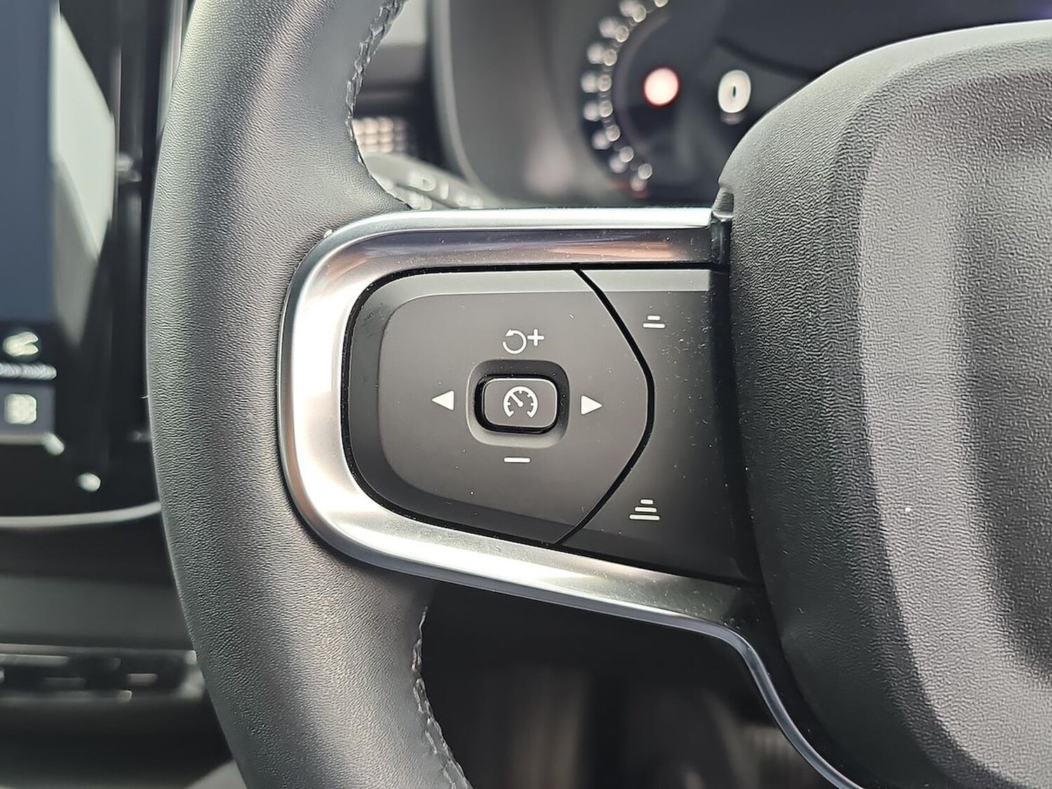 Used Volvo XC40 2024 for sale - 78191317: Photo 28