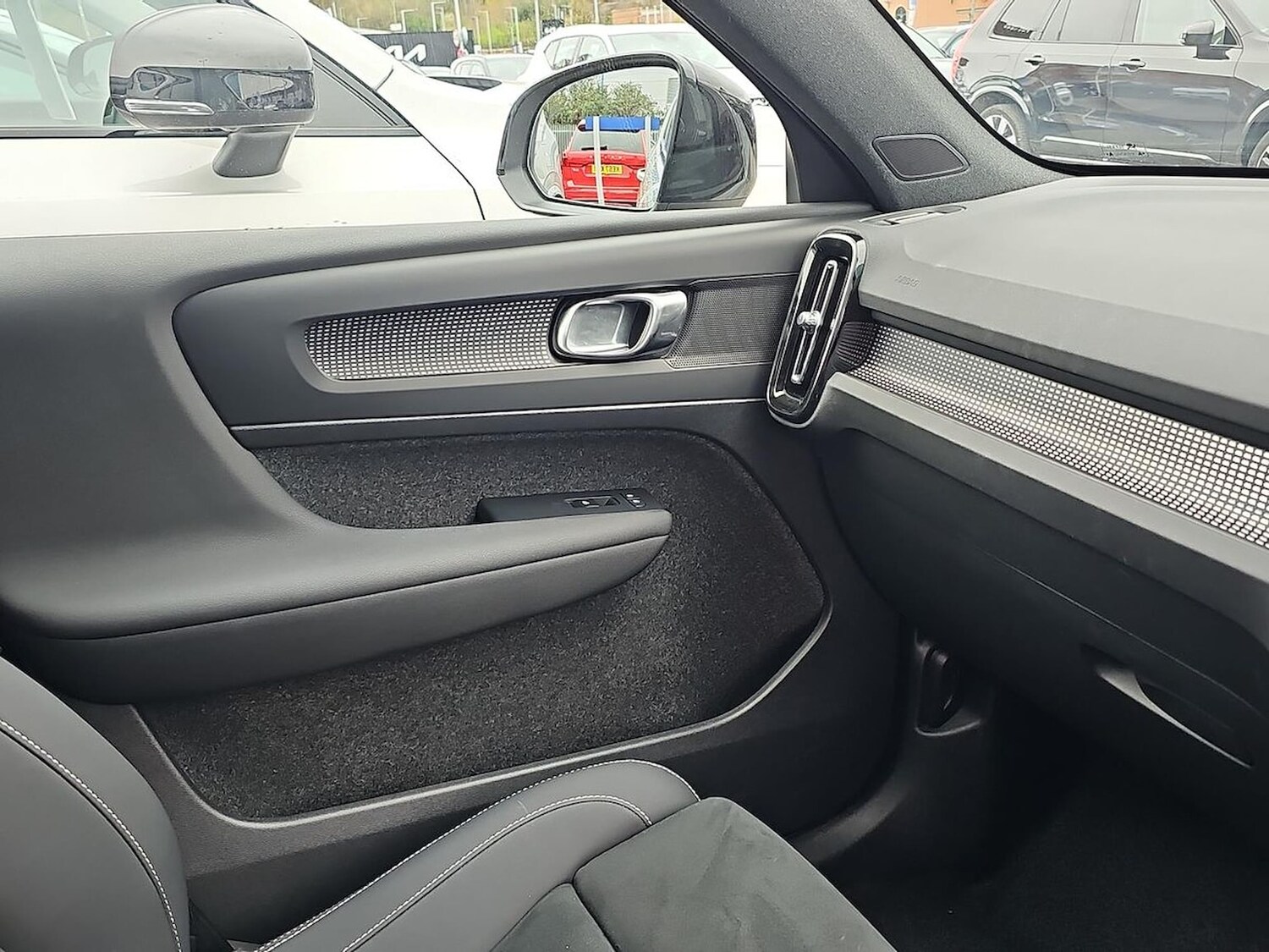 Used Volvo XC40 2024 for sale - 78191317: Photo 40