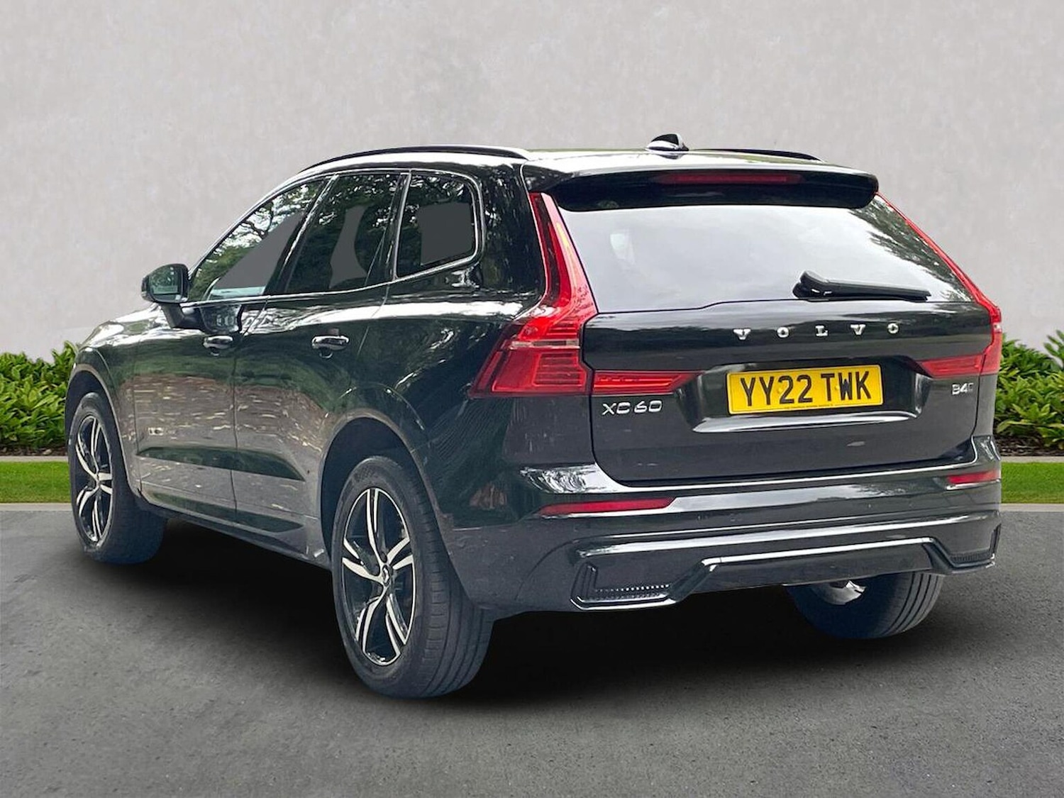 Used Volvo XC60 2022 for sale - 76097651: Photo 2