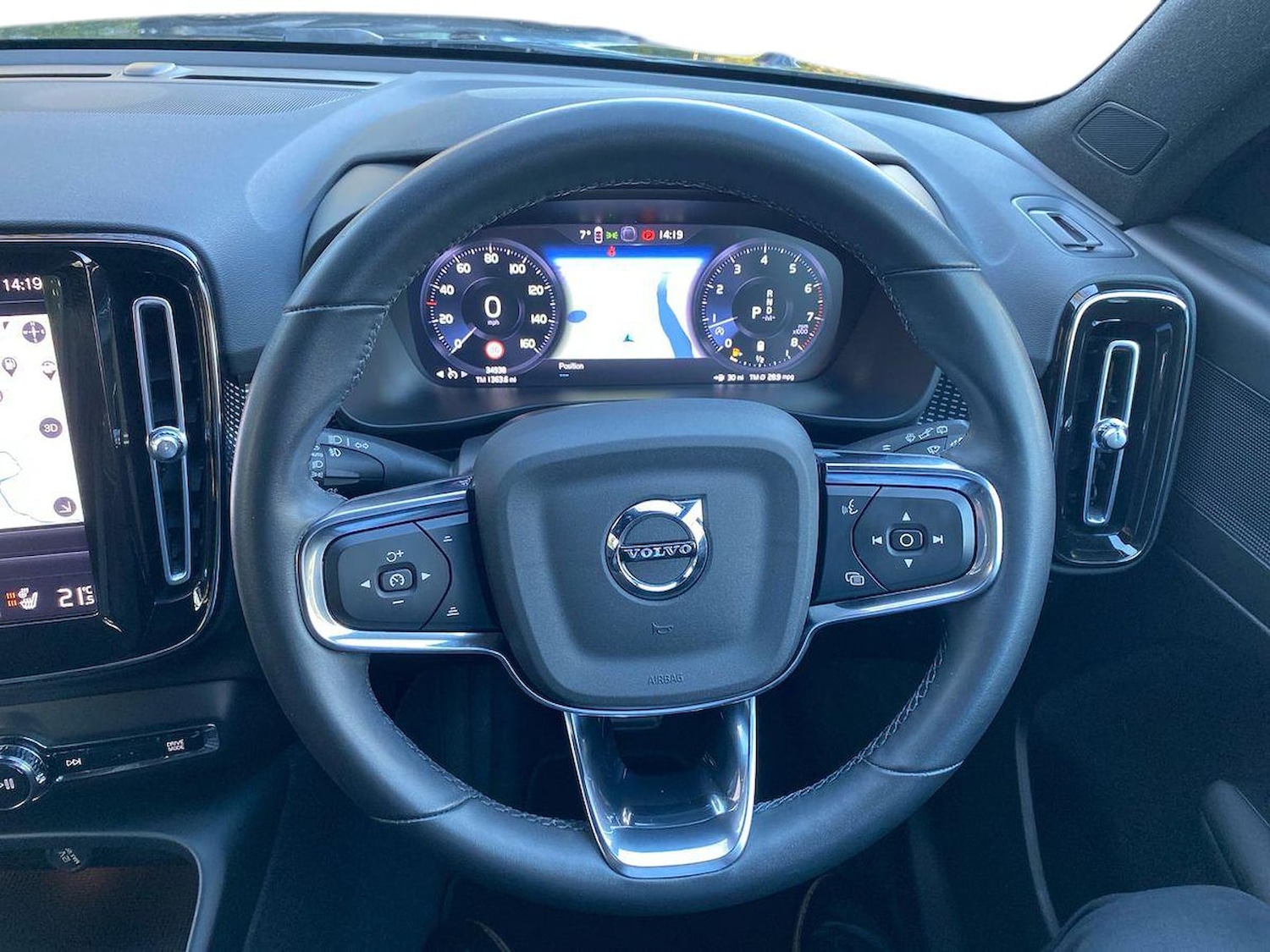 Used Volvo XC40 2021 for sale - 76693420: Photo 9