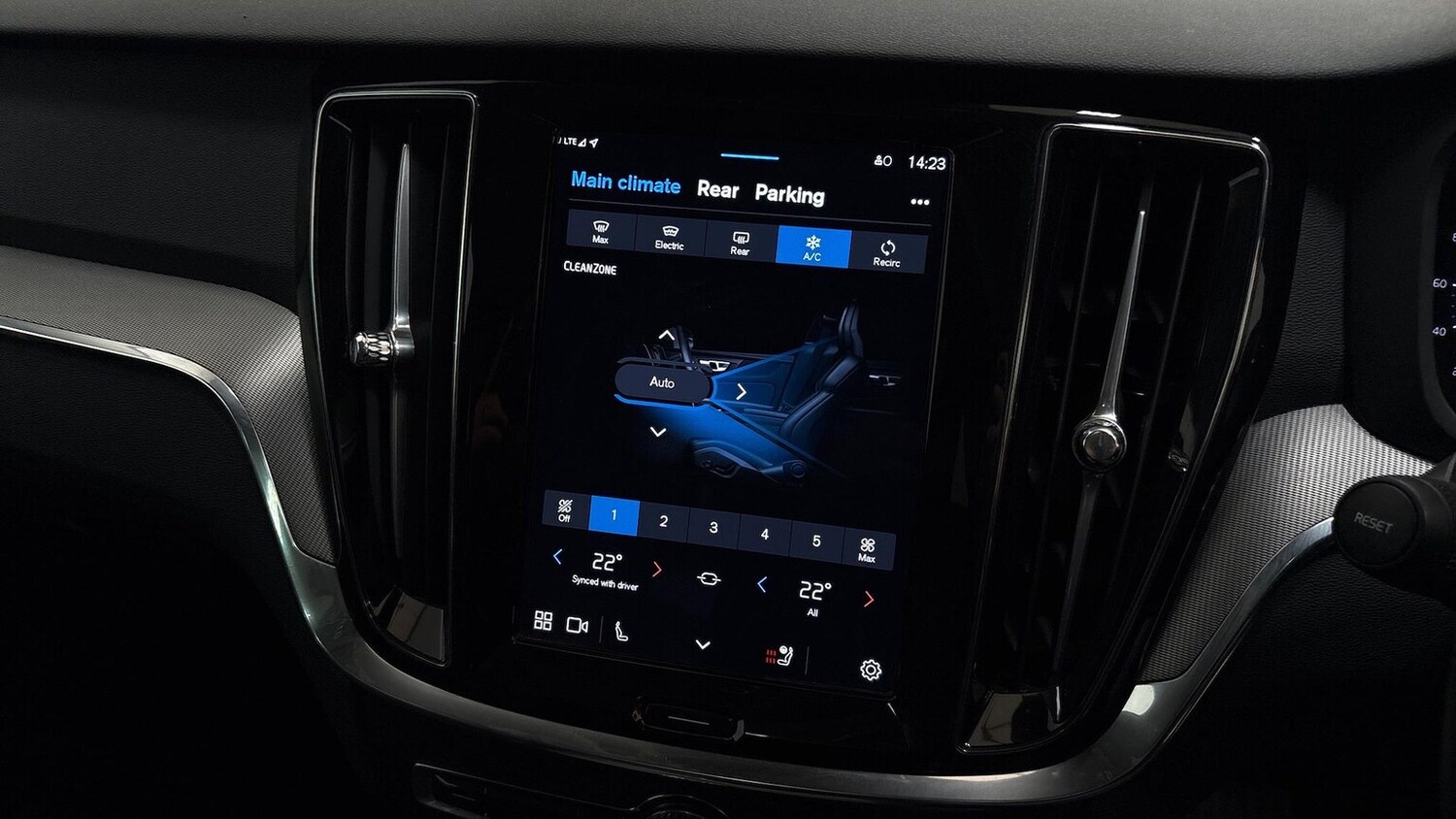 Used Volvo V60 2025 for sale - 77896274: Photo 37