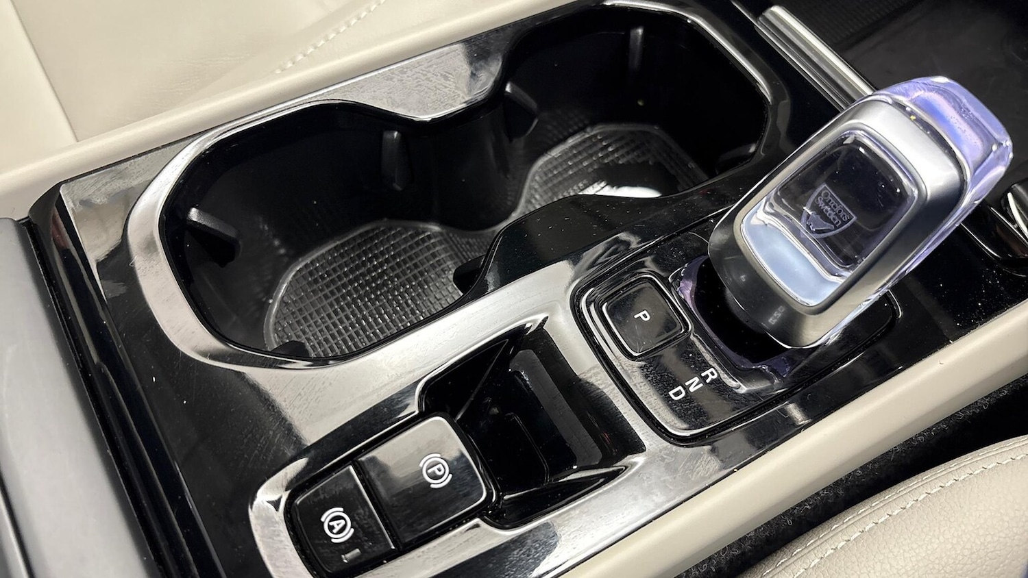 Used Volvo XC40 2024 for sale - 76637737: Photo 13