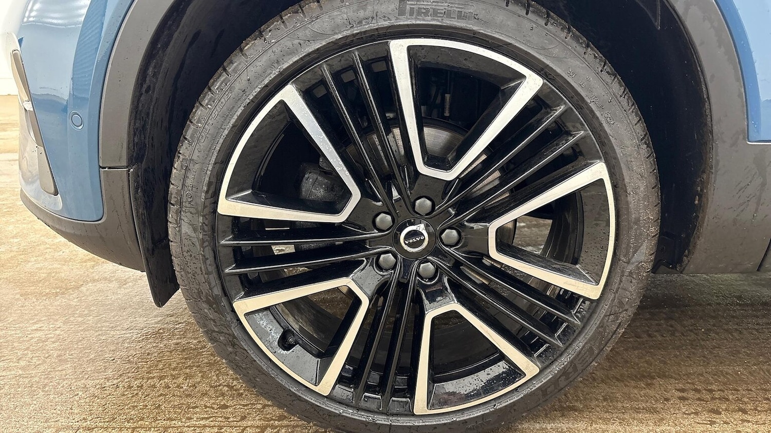 Used Volvo XC40 2024 for sale - 76637737: Photo 6