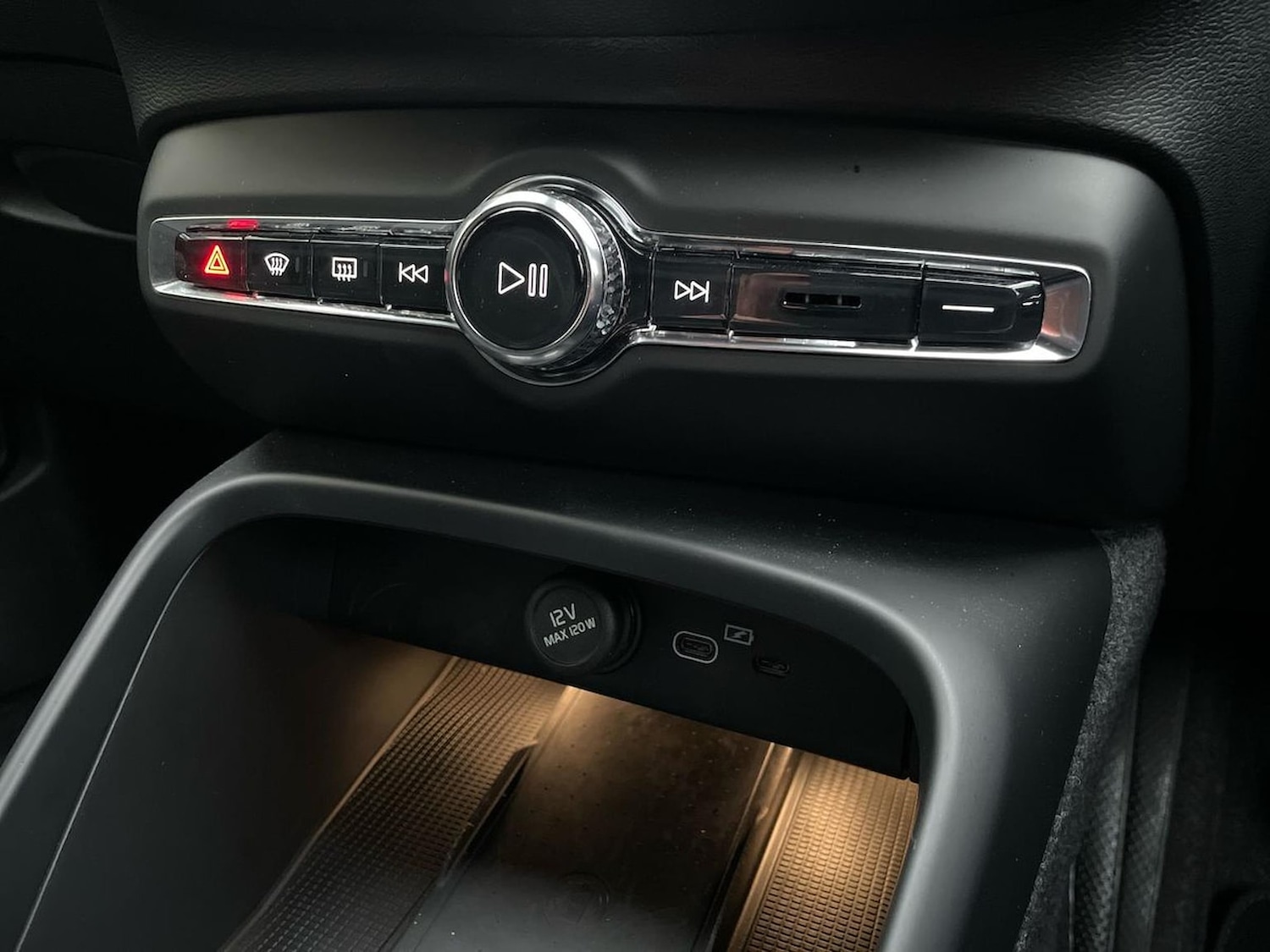 Used Volvo XC40 2025 for sale - 76490765: Photo 12