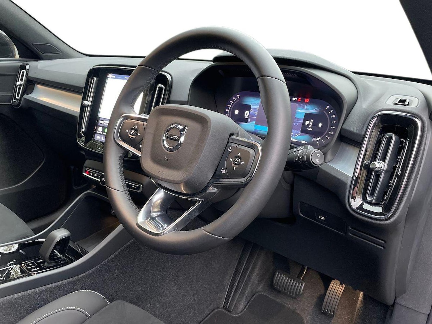 Used Volvo XC40 2025 for sale - 76490765: Photo 15