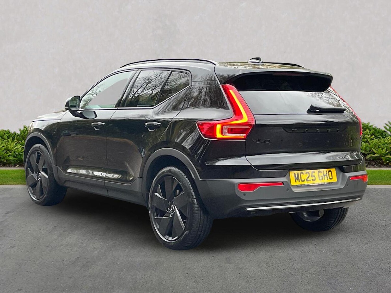 Used Volvo XC40 2025 for sale - 76490765: Photo 2